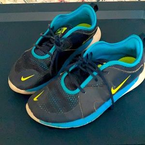 COPY - Nike flex contact three boys size 4